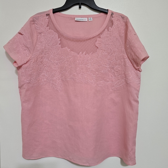 Isaac Mizrahi Tops - ISAAC MIZRAHI Floral Stitched Mesh Detail Short Sleeve Linen Blend Top XL Pink